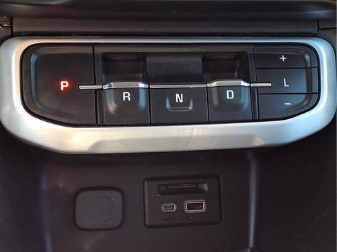 Used 2023 GMC Acadia SLT w/ Technology Package AWD/4WD image 21