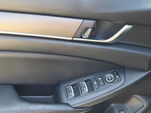 Used 2018 Honda Accord LX image 22