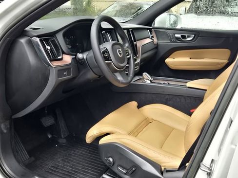 Used 2023 Volvo XC60 B5 Ultimate w/ Protection Package Premier FWD image 14