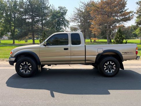 Used 2004 Toyota Tacoma 4x4 Xtracab V6 w/ SR5 Pkg image 2