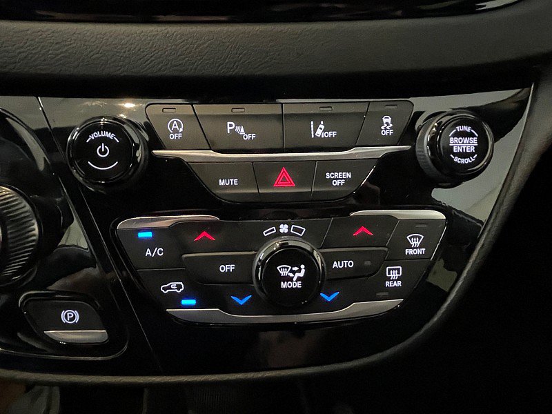 Used 2026 Chrysler Pacifica Select FWD image 14