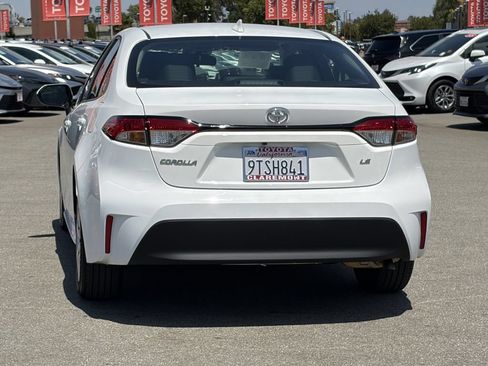 Certified 2025 Toyota Corolla LE FWD image 6