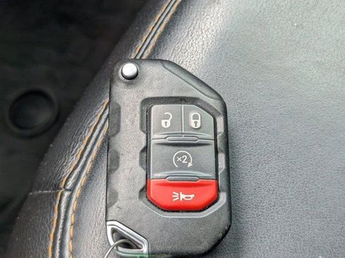 Used 2021 Jeep Gladiator Overland AWD/4WD image 28