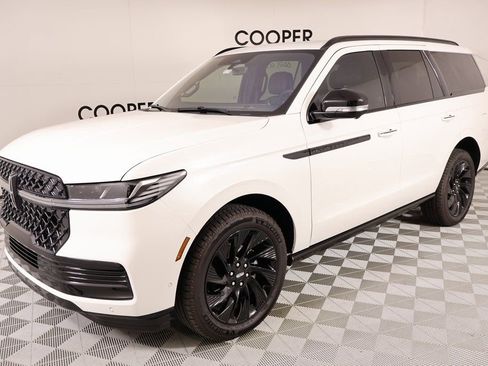 New 2025 Lincoln Navigator Reserve w/ Jet Appearance Package image 12