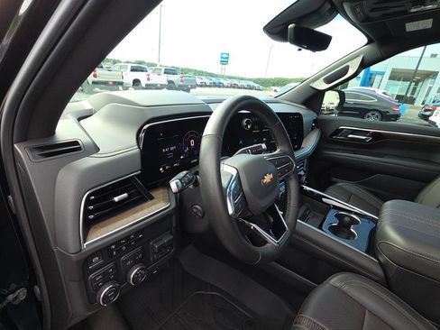 Used 2025 Chevrolet Tahoe High Country AWD/4WD image 14