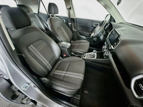Used 2025 Hyundai Venue SEL FWD image 31