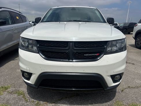 Used 2019 Dodge Journey SE FWD image 2