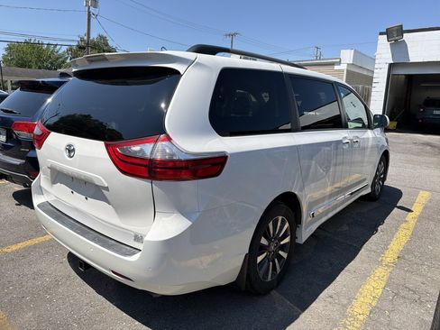 Used 2020 Toyota Sienna XLE w/ XLE Navigation Package AWD/4WD image 7