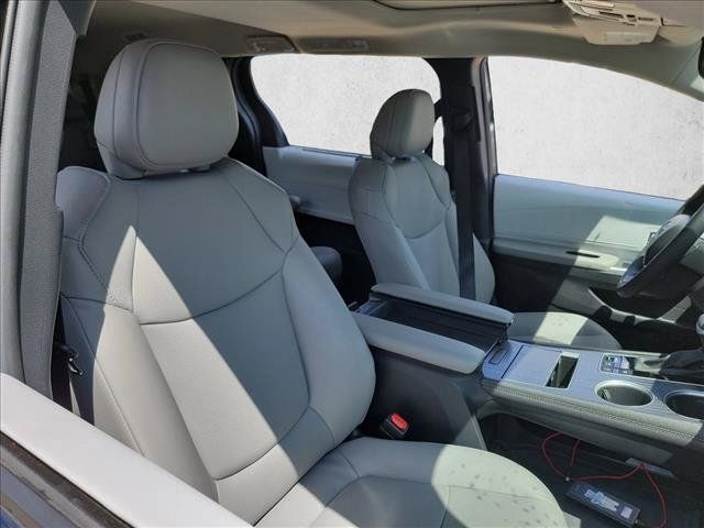 Used 2026 Toyota Sienna XLE FWD image 12