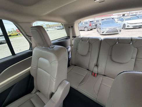 Used 2023 Lincoln Aviator AWD w/ Premium Package image 24