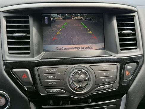 Used 2017 Nissan Pathfinder SV FWD image 14