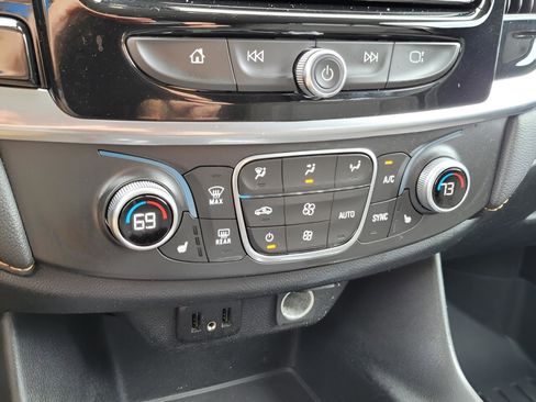 Used 2019 Chevrolet Traverse LT image 34
