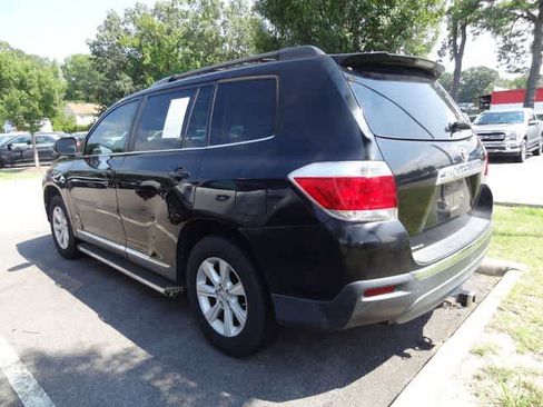 Used 2013 Toyota Highlander SE FWD image 8