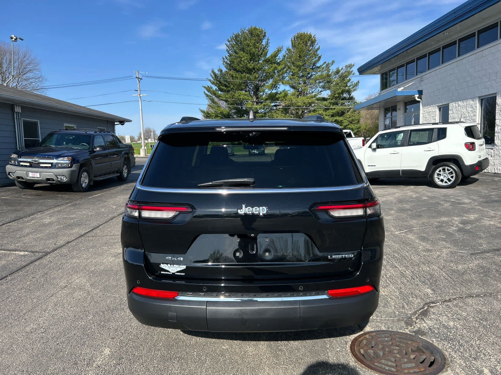 Used 2023 Jeep Grand Cherokee L Limited w/ Luxury Tech Group II AWD/4WD image 5
