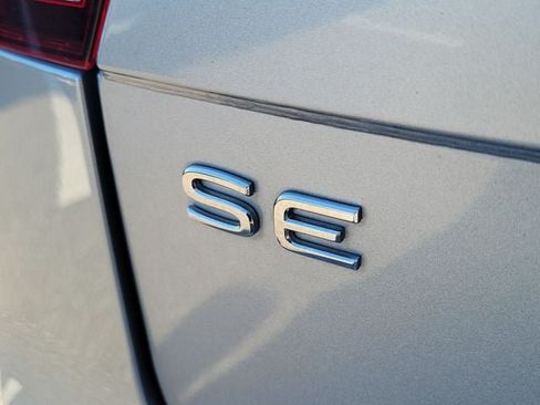 Certified 2022 Volkswagen Tiguan SE R-Line FWD image 6