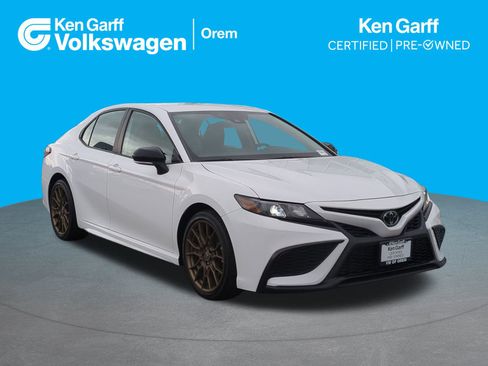 Used 2023 Toyota Camry SE image 1