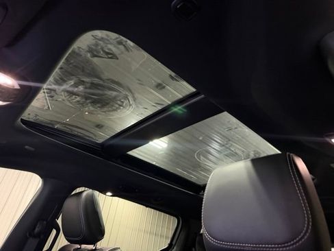 Used 2025 Chrysler Pacifica Limited AWD/4WD image 50