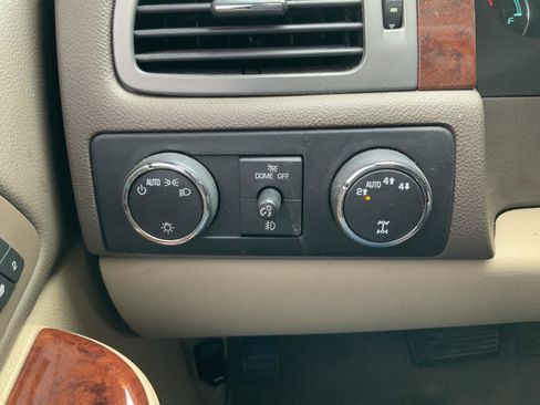 Used 2013 Chevrolet Avalanche LTZ image 33