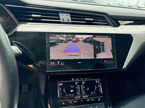Used 2021 Audi e-tron Premium w/ Convenience Plus Package AWD/4WD image 19