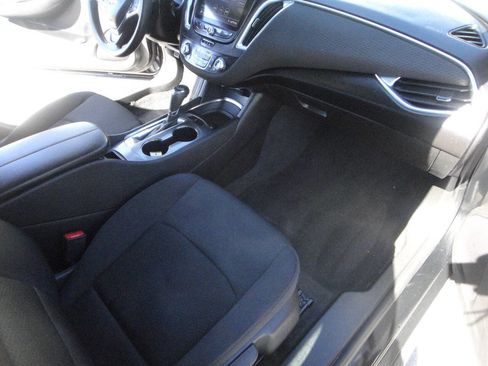 Used 2020 Chevrolet Malibu LT FWD image 14
