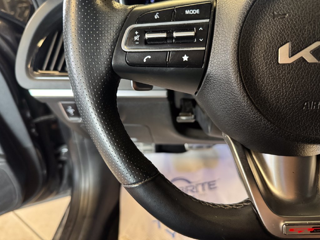 Used 2022 Kia Stinger GT-Line w/ Sun & Sound Package RWD image 11