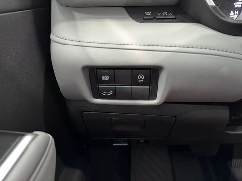Used 2024 Toyota Highlander XLE AWD/4WD image 27