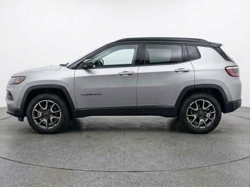 Used 2025 Jeep Compass Trailhawk AWD/4WD image 5