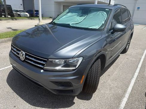 Used 2020 Volkswagen Tiguan SE w/ Panoramic Sunroof Package FWD image 1