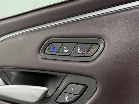 Used 2022 Cadillac Escalade Premium Luxury Platinum image 13