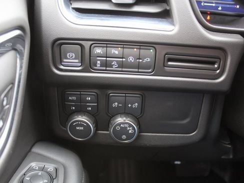 Used 2022 Chevrolet Suburban Z71 image 27