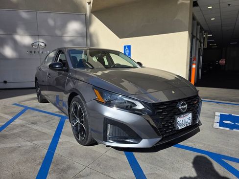 Used 2023 Nissan Altima 2.5 SR FWD image 1