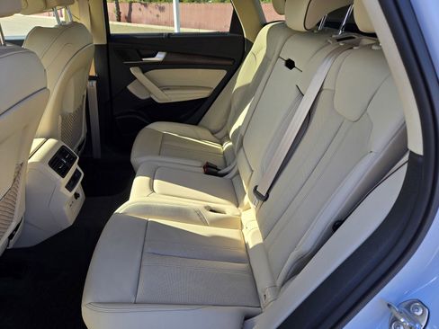 Used 2023 Audi Q5 e Premium Plus w/ Premium Plus Package image 9