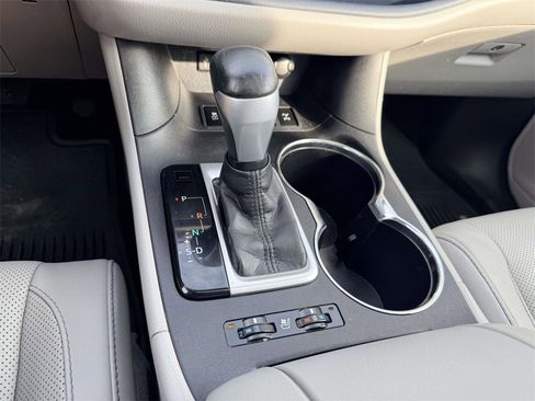 Used 2015 Toyota Highlander Limited image 6