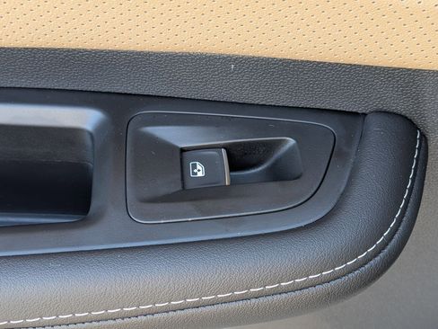 Used 2025 Volkswagen Atlas Cross Sport SE image 28