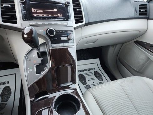 Used 2012 Toyota Venza LE image 16