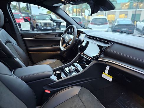 New 2026 Jeep Grand Cherokee Altitude image 24