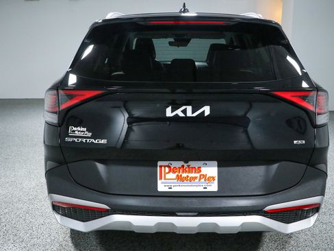 Used 2024 Kia Sportage EX AWD/4WD image 8
