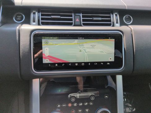 Used 2019 Land Rover Range Rover HSE image 17