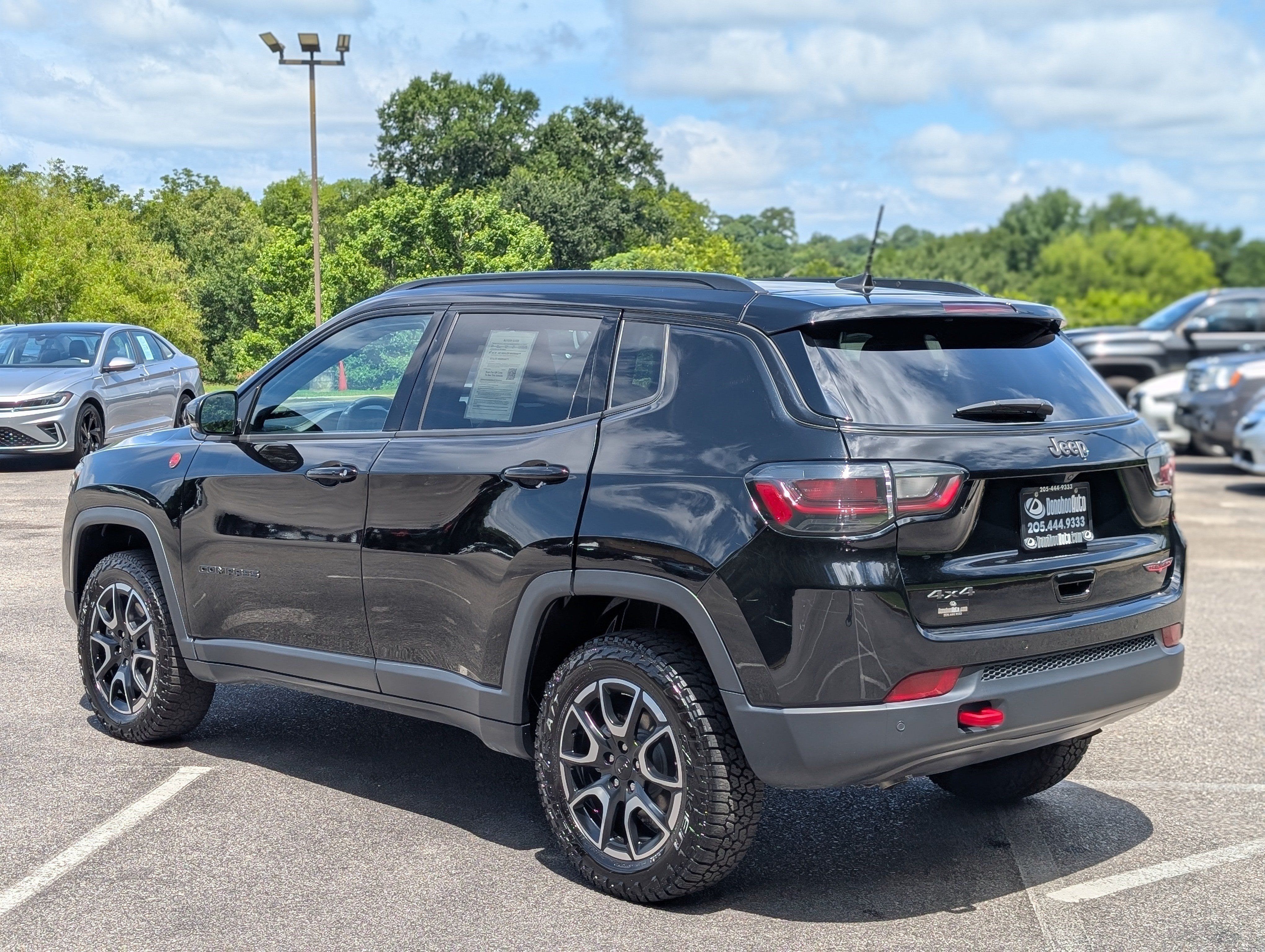 Used 2024 Jeep Compass Trailhawk w/ Trailhawk Elite Group AWD/4WD image 7
