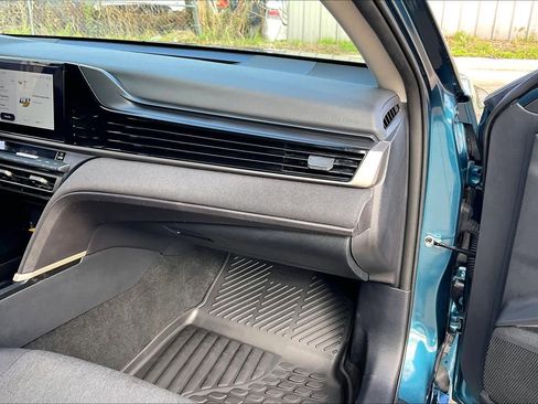 Used 2025 Toyota Camry LE image 18