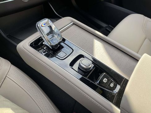 New 2026 Volvo XC90 B6 Plus w/ Protection Package Premier image 17