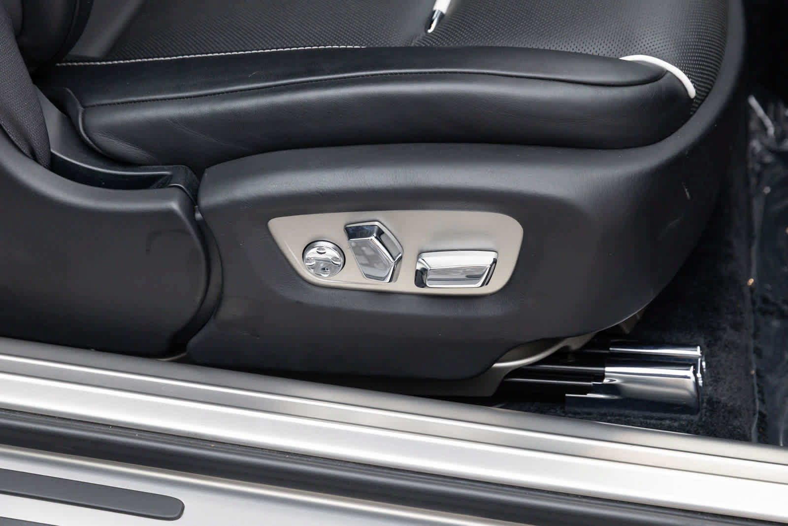 Certified 2018 Rolls-Royce Wraith RWD image 39