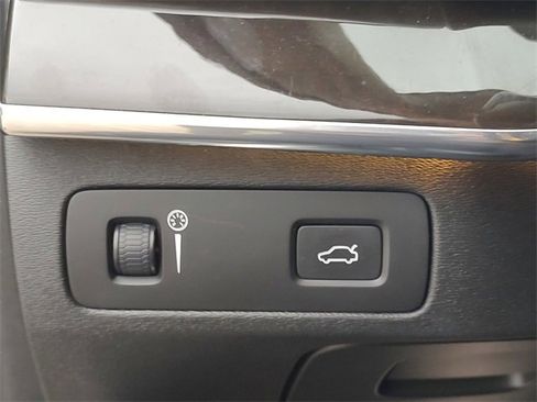 Used 2018 Volvo XC90 T6 Momentum w/ Momentum Plus Package image 26