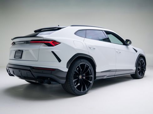 Used 2022 Lamborghini Urus image 24