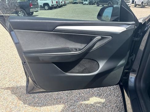 Used 2023 Tesla Model Y Long Range AWD/4WD image 28