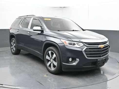 Used 2020 Chevrolet Traverse LT w/ LT Premium Package FWD image 5