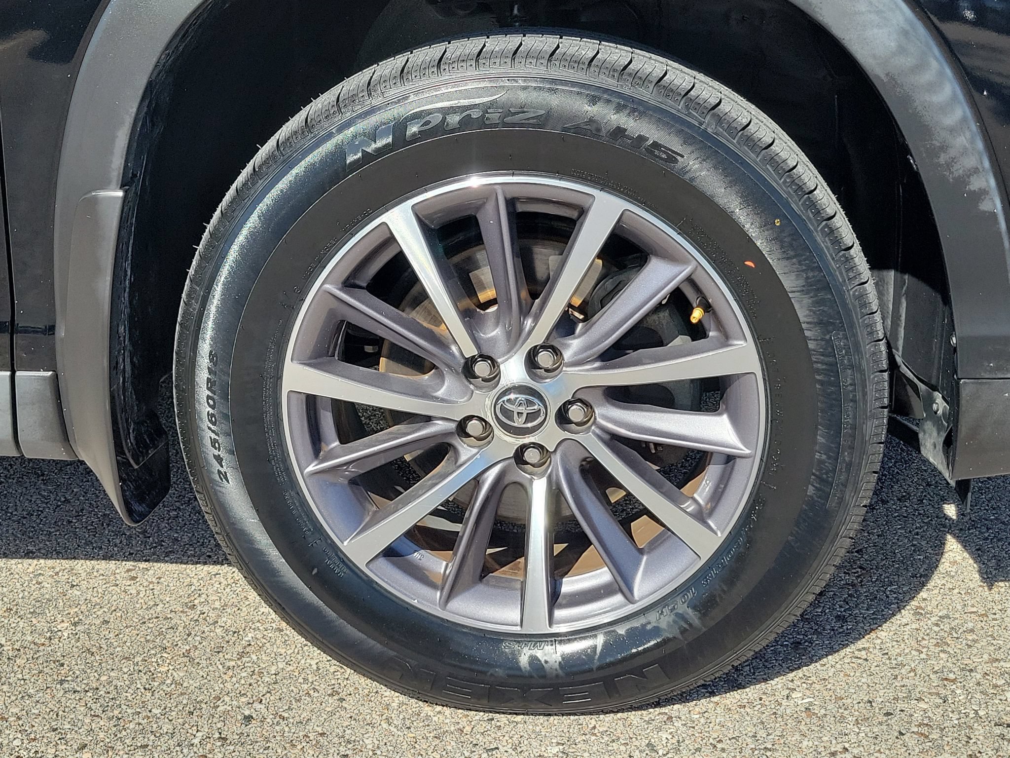 Used 2019 Toyota Highlander XLE AWD/4WD image 7