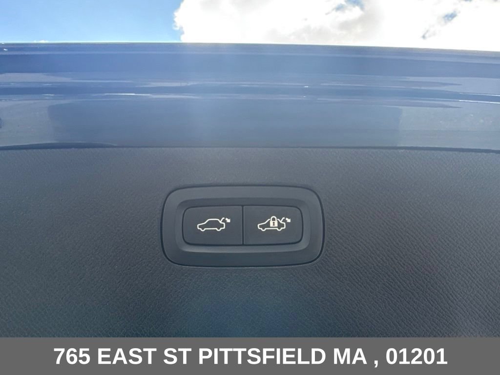Used 2025 Volvo XC90 B6 Ultra w/ Protection Package Premier AWD/4WD image 13