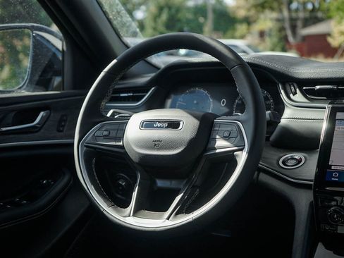 New 2025 Jeep Grand Cherokee Limited image 15