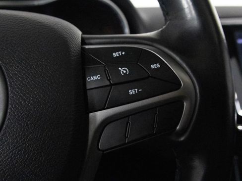 Used 2020 Jeep Grand Cherokee Limited image 31